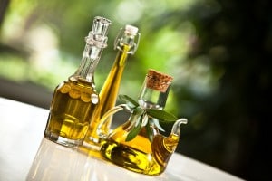 Illustration de bouteilles d'huiles d'olive originales